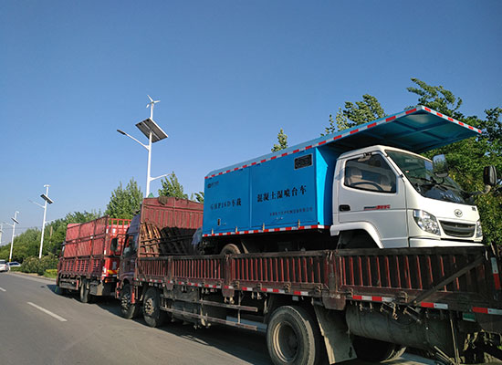 車載混凝土濕噴臺車、空壓機發(fā)貨現(xiàn)場